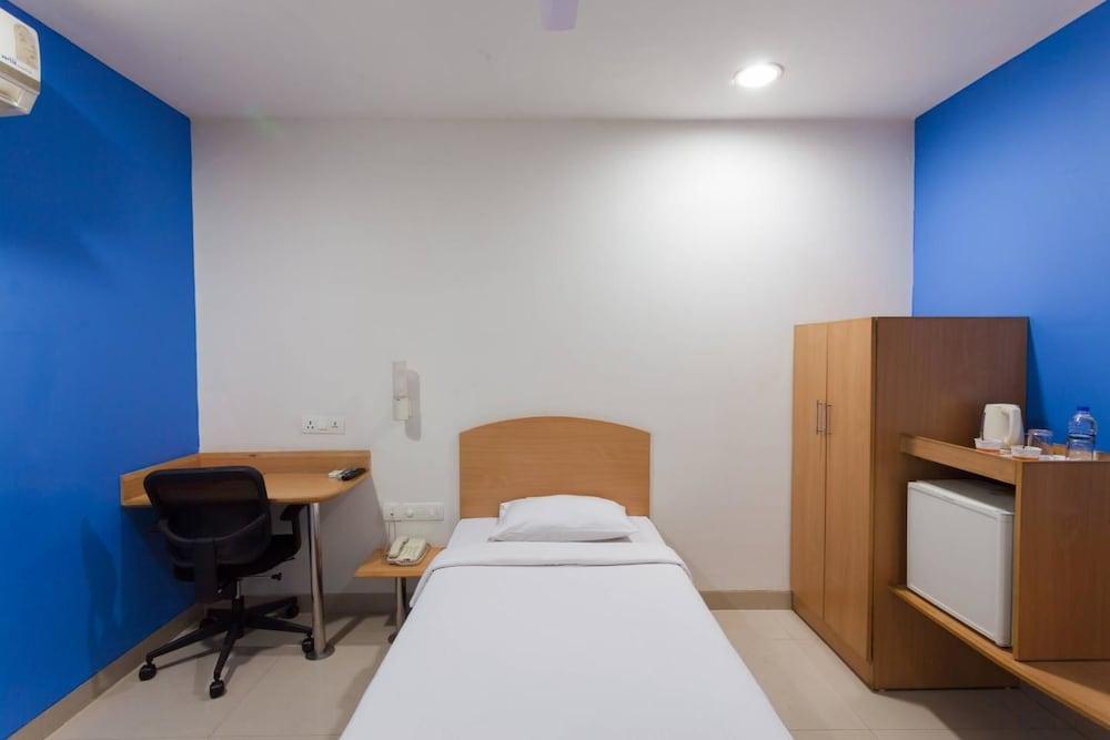 Chennai Hotel Екстериор снимка
