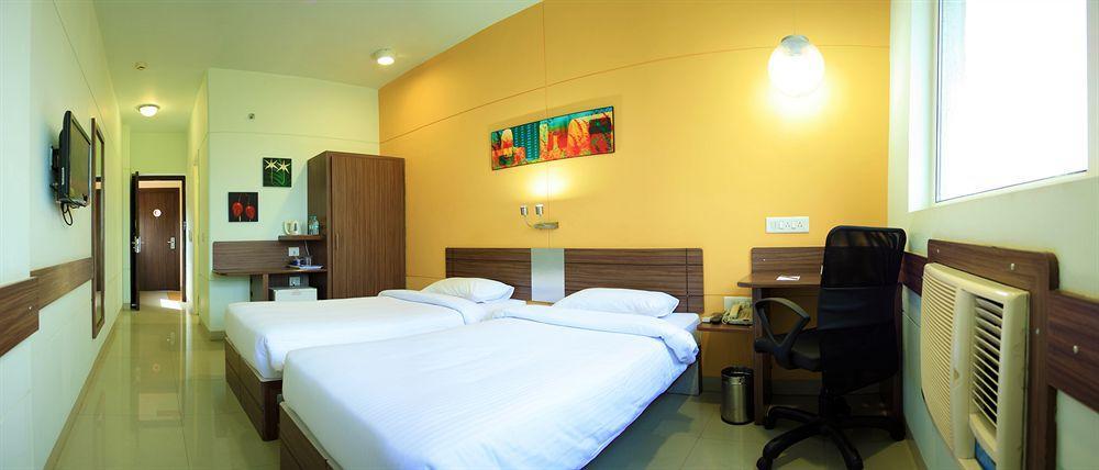 Chennai Hotel Екстериор снимка